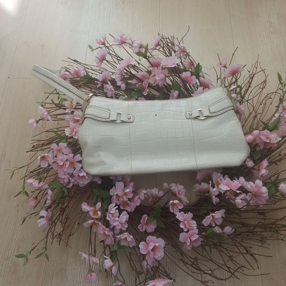 Etienne Aigner pre owned beautiful,leather purse